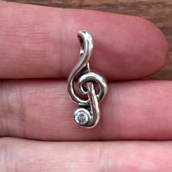 Sterling Silver Treble Clef Zirconia Pendant - Picture 4 of 5